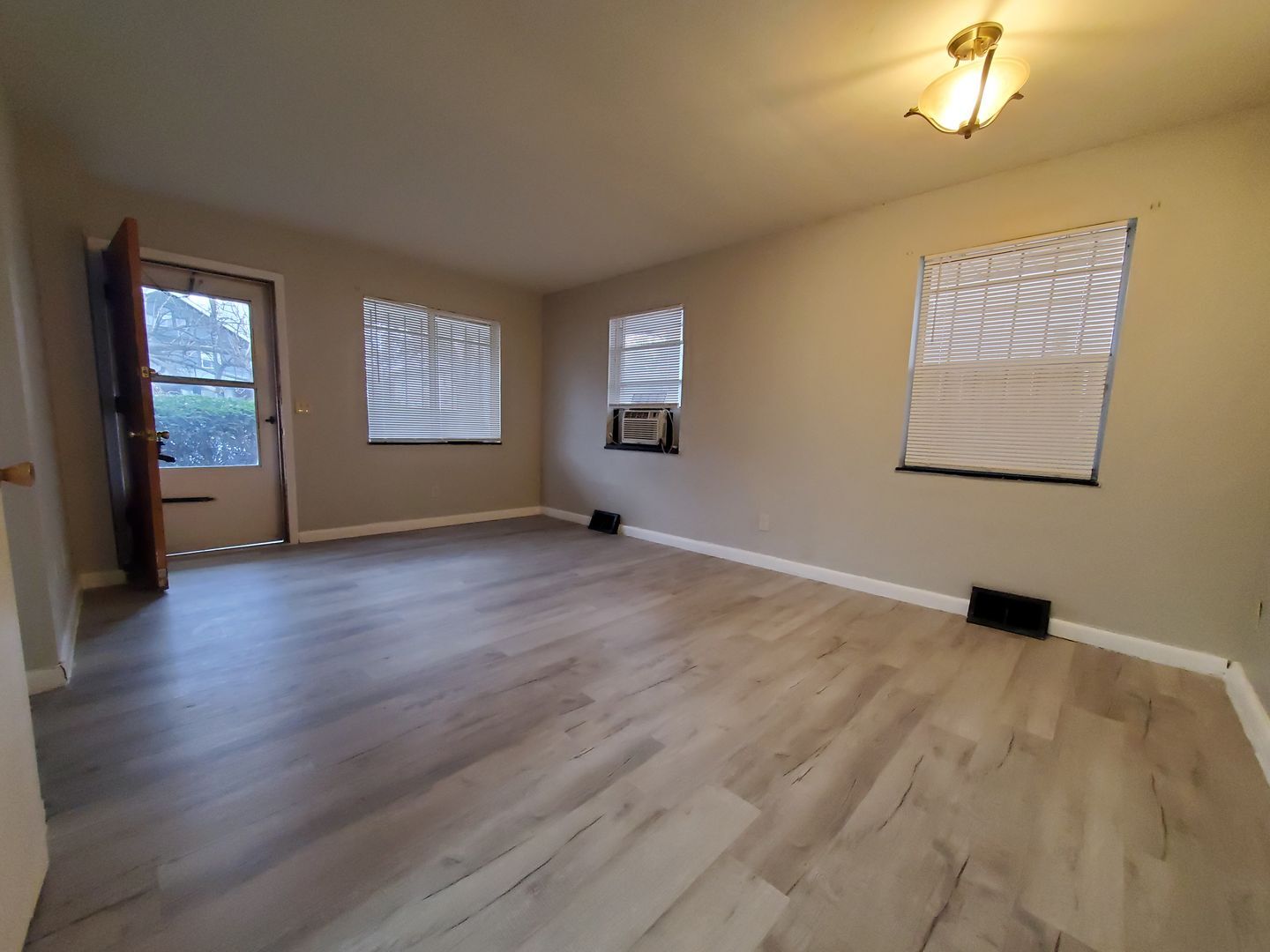 Living Room - 706 N Broadway St