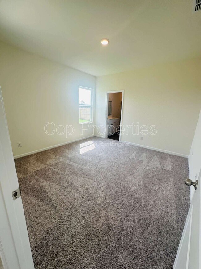 Building Photo - 10136 Peppercorn Pl