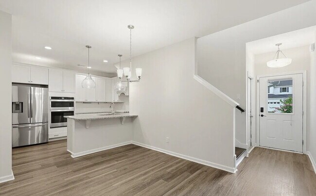 Building Photo - 99 Small Pine Ln
