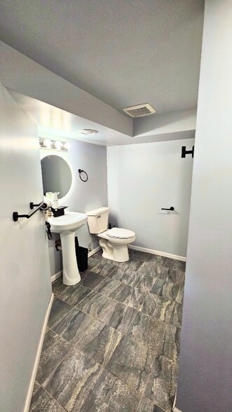 Building Photo - 7433 15th Ave S