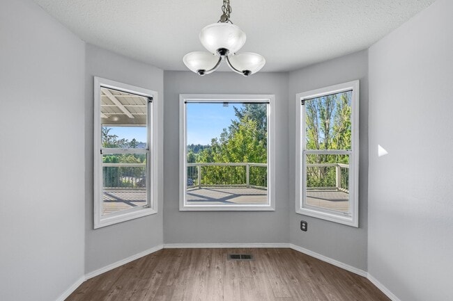 Building Photo - Beautiful 4 Bed, 4 Bath Rental Home in Gre...