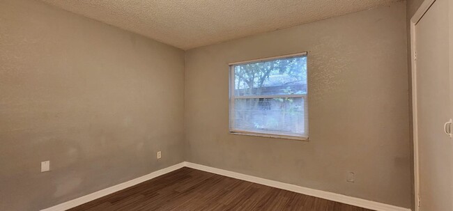 Building Photo - 1714 E Idell St