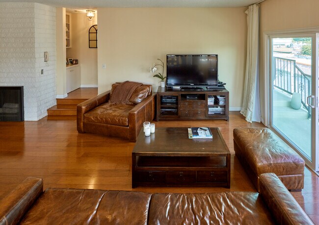 Building Photo - 817 10th St