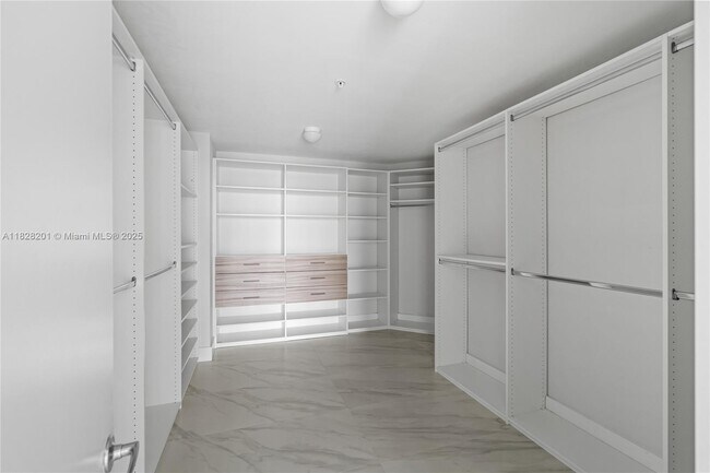 Building Photo - 17111 Biscayne Blvd