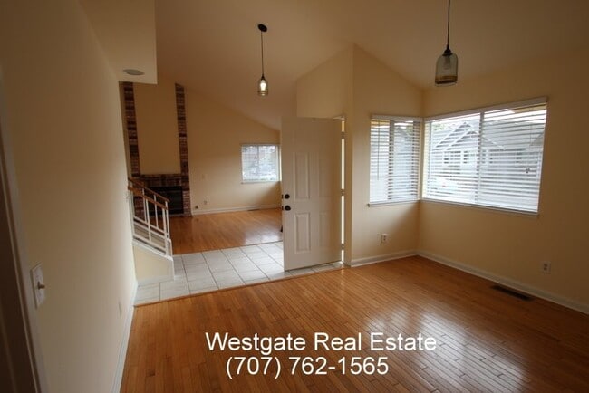 Building Photo - 1439 Morning Glory Dr