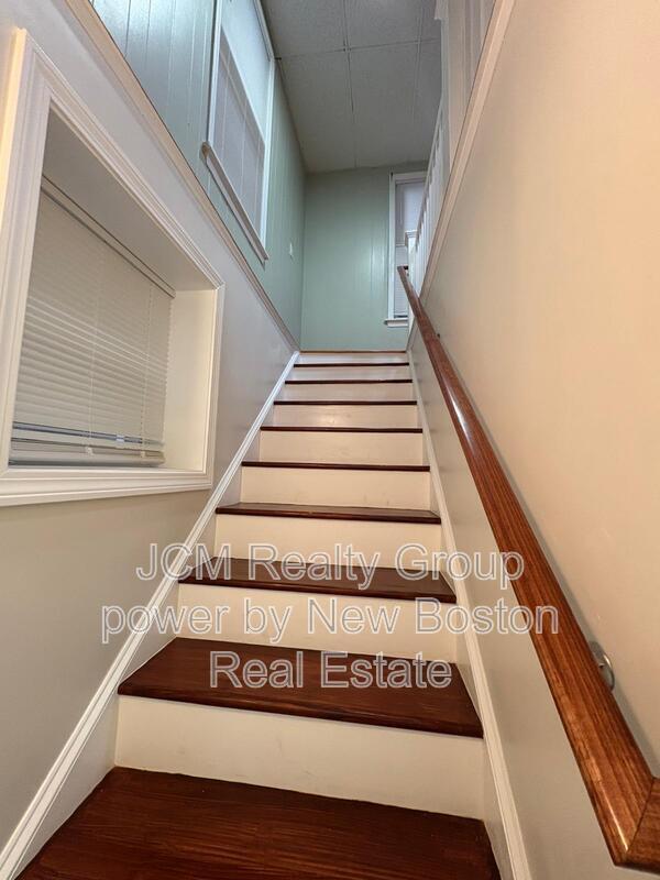 Building Photo - 144 Bloomingdale St