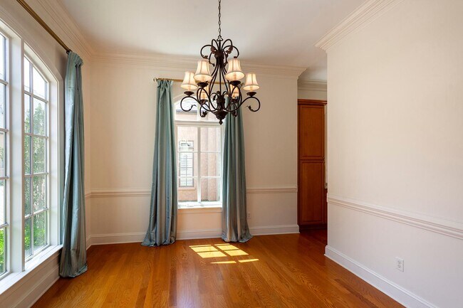 Building Photo - 8819 Provence Village Ln
