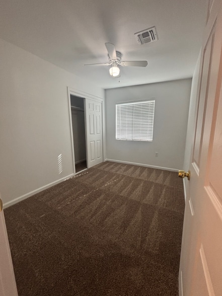 Building Photo - 1525 E Sunnyside Dr