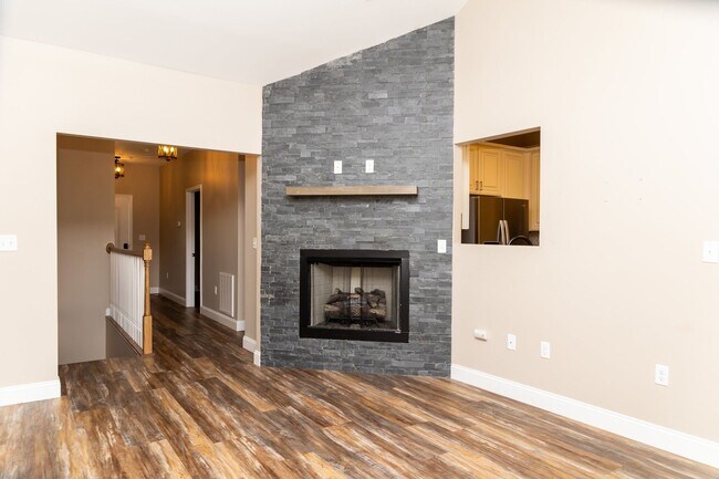 Building Photo - Condo Living 26 Hundred sq Ft!!