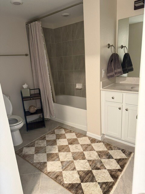 Charming 2nd full bath - 10801 Tarflower Dr