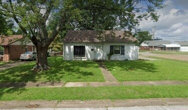 Building Photo - 3 bedroom 1 bathroom for rent!