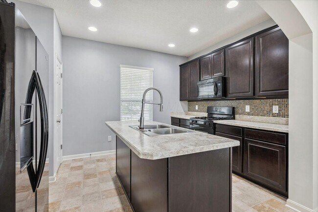 Building Photo - 7885 Waggoner Trace Dr