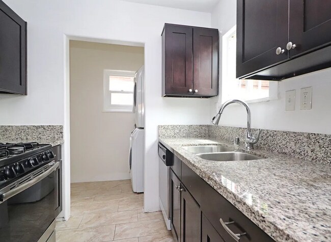 Building Photo - COMING SOON - 1-Bedroom Apartment with In-...