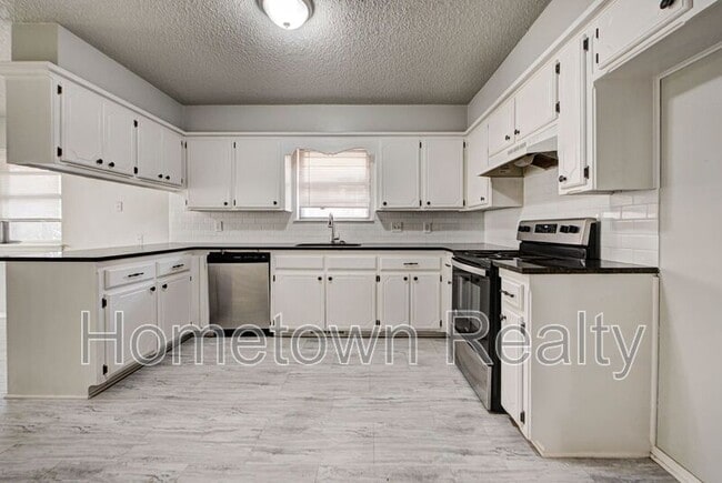 Building Photo - 605 W Clarke St