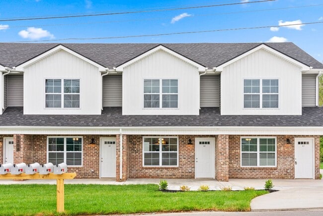 Building Photo - 1/2 off your first Months Rent! Close to downtown Clarksville & APSU! 2 Bed/2.5 Bath townhouse!