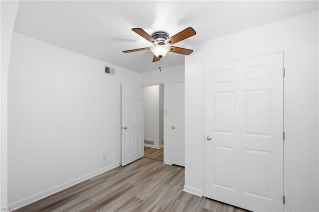 Building Photo - 5545 Aragon Dr