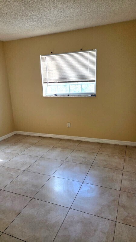 Building Photo - 38 S Ortman Dr