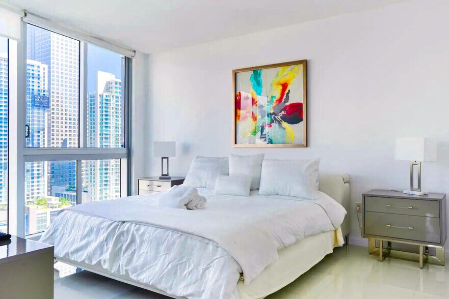 Building Photo - 485 Brickell Ave