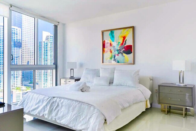 Building Photo - 485 Brickell Ave