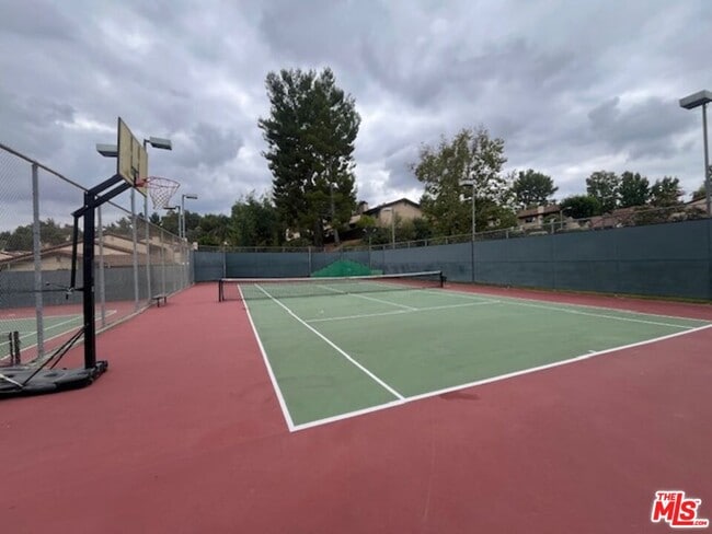 Building Photo - 1163 S Crofter Dr