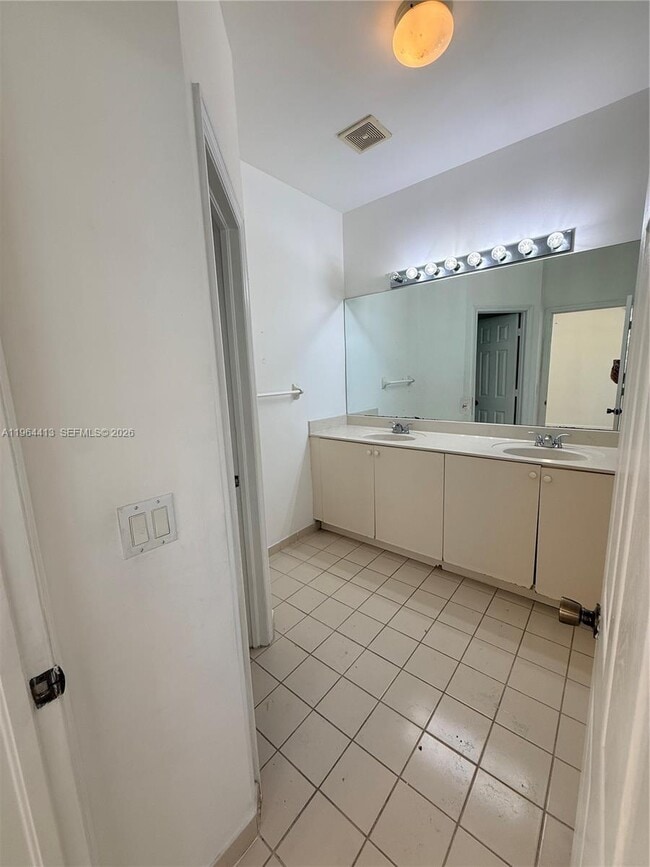 Building Photo - 2117 NE 7th St