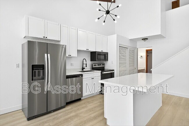 Building Photo - 2079 Ascot Dr