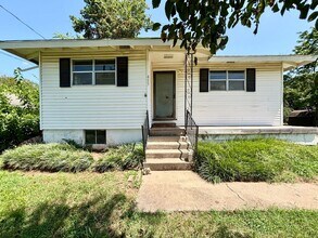 Building Photo - Charming 2-bedroom, 1-bathroom home in Jenks!