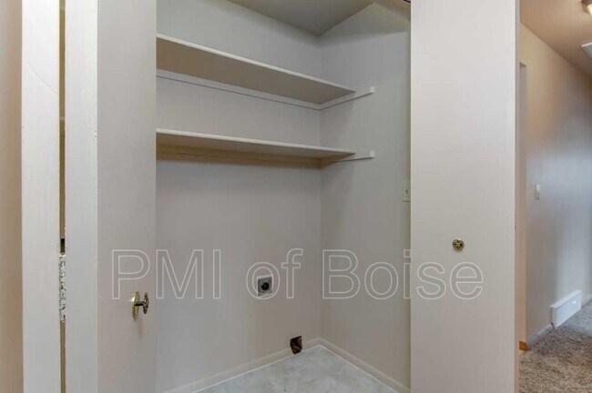 Building Photo - 810 N Horton St