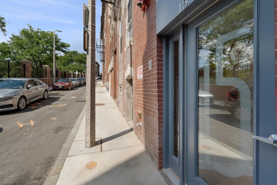 Building Photo - 152 Salem St