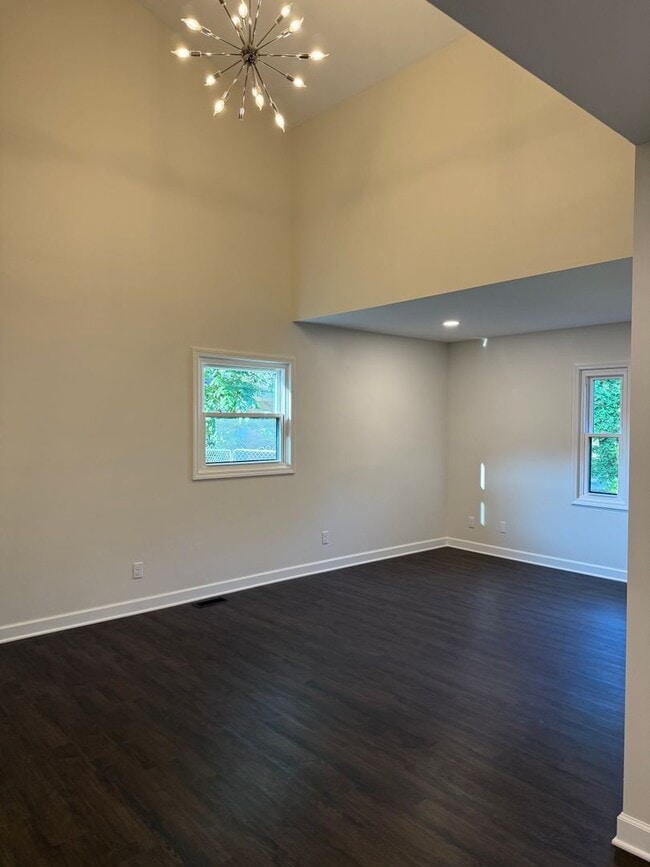 Building Photo - Completely renovated 4 bedroom home in Halteman