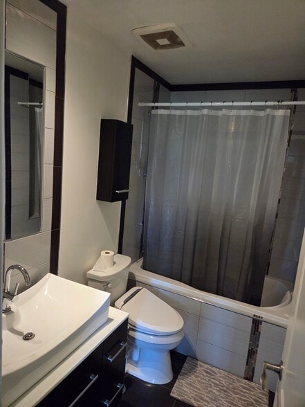 2nd bathroom - 700 Wellington Ave