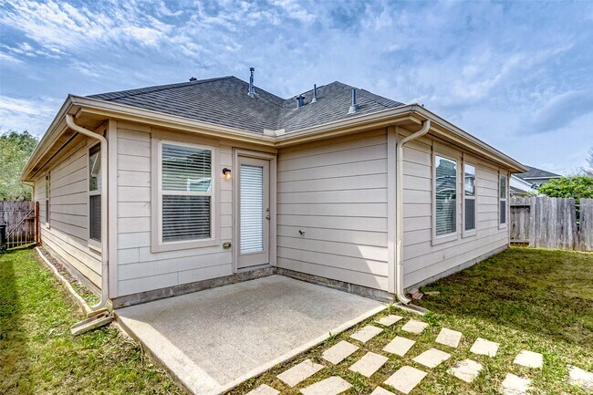 Building Photo - 12943 Pecan Shores Dr