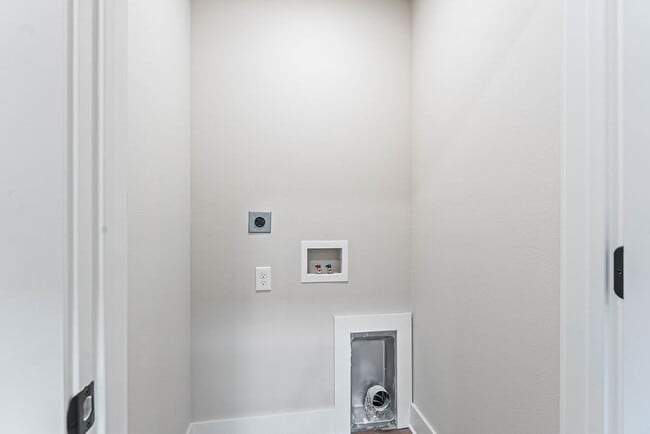 Building Photo - 491 S Happy Hollow Rd