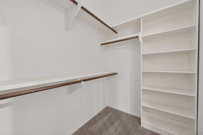 Building Photo - 3702 Sunset Cir