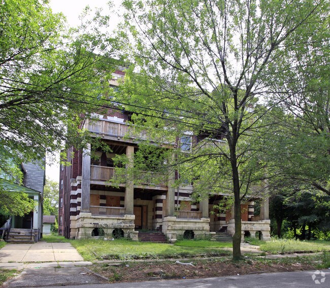 Primary Photo - Bolton Manor Apts