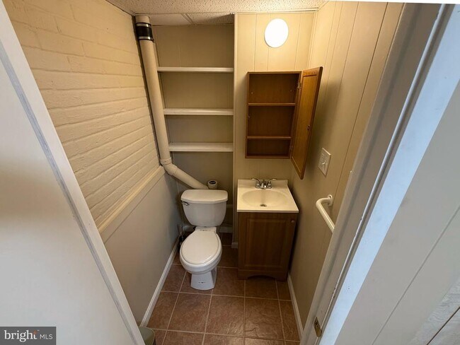 Building Photo - 5 Coliston Rd