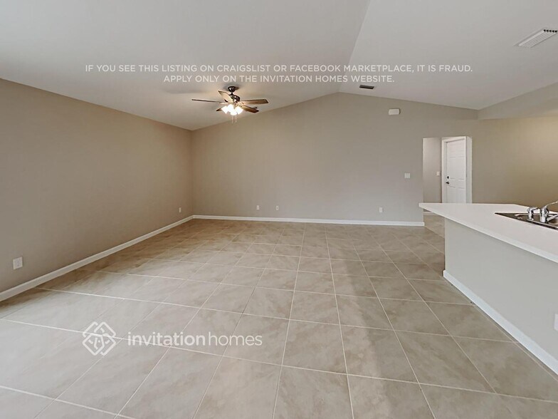 Building Photo - 225 SW Grove Ave