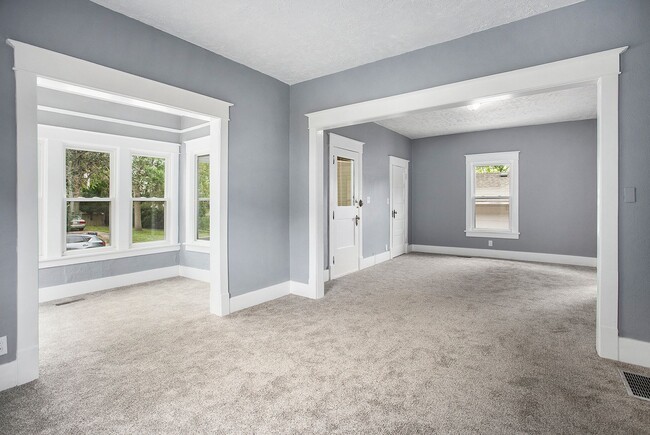Building Photo - 4220 Lenox Ave