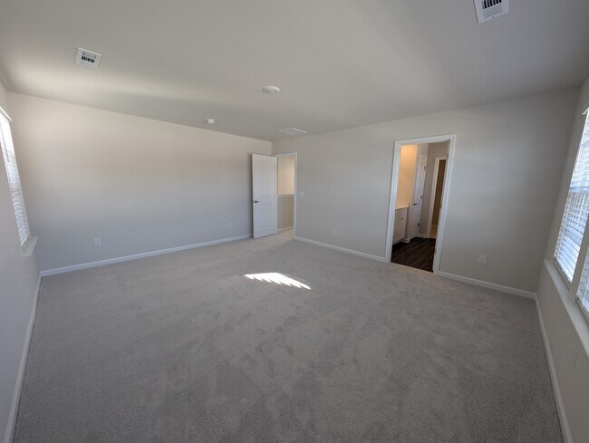 Building Photo - 5501 Hydrangea St