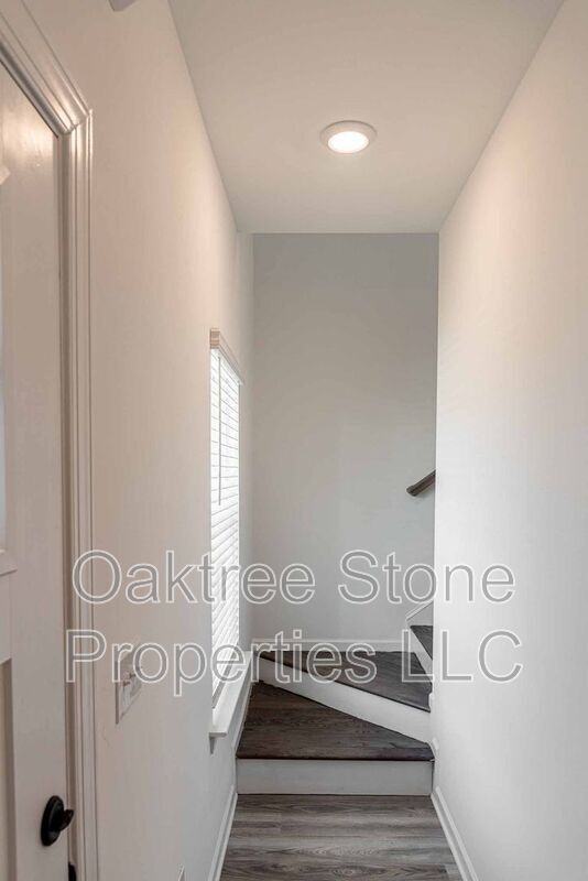 Building Photo - 3362 Skyland Dr