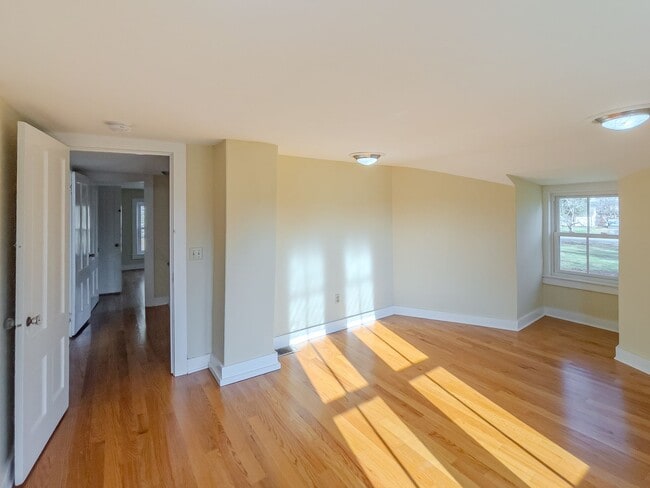 Building Photo - Spacious Renovated Colonial on The Lebanon Green