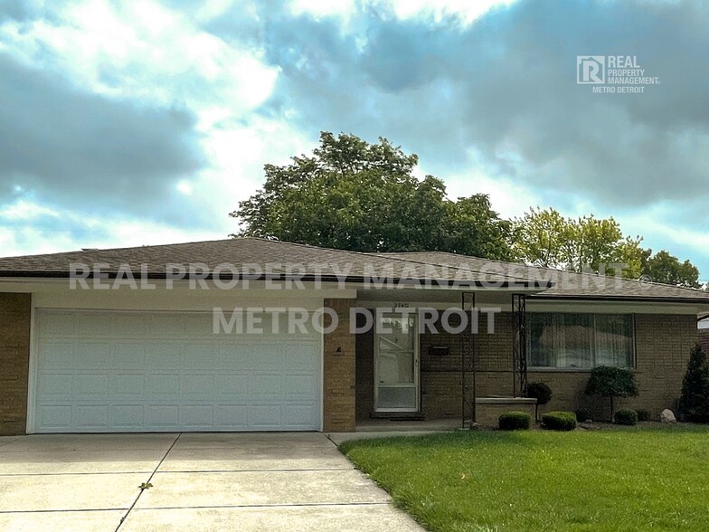 Primary Photo - 27412 Roan Ave