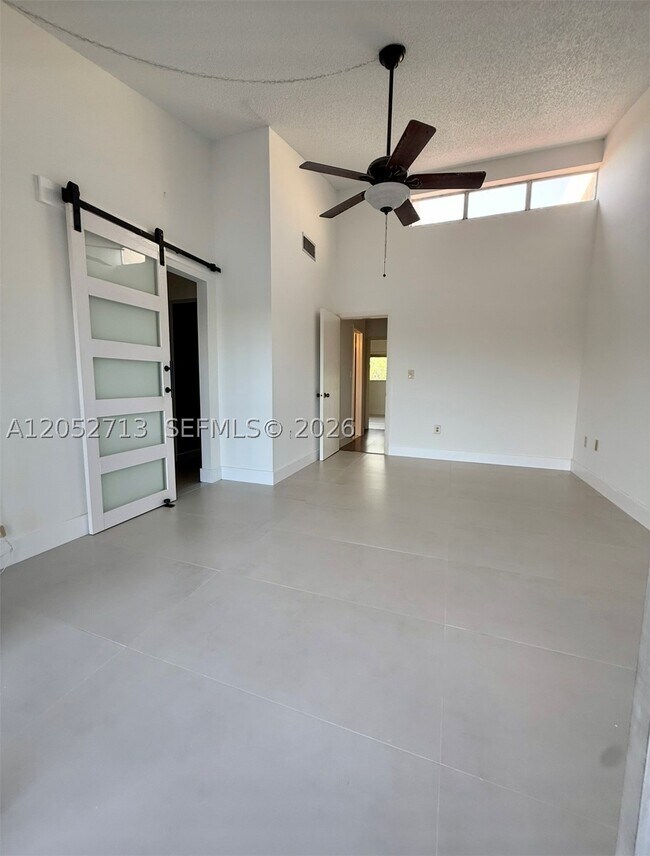 Building Photo - 14293 Kendale Lakes Dr