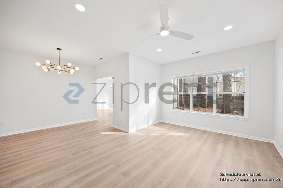 Building Photo - 952 Heathland Dr