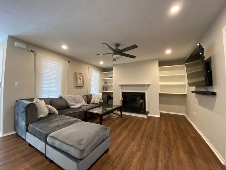 Building Photo - 704 Dunbar Dr