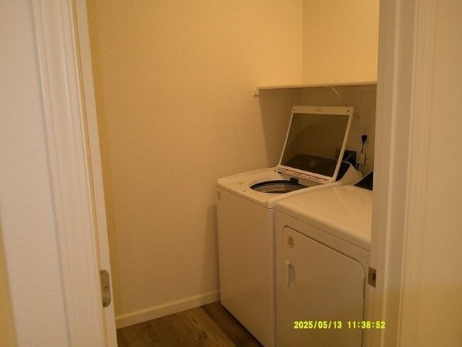 Building Photo - 670 Wisteria Ln
