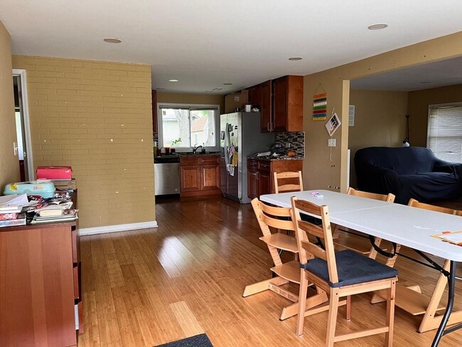 Building Photo - 236 Wellesley Ct