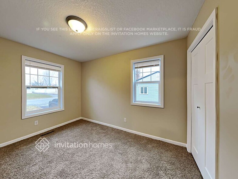 Building Photo - 5644 Maryland Ave N