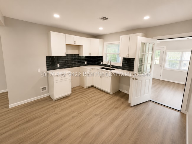 Building Photo - 8105 Bonner Dr