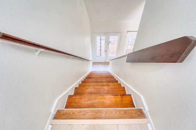 Building Photo - 5860 Sampley Way